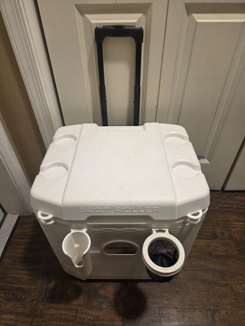 Igloo 52 QT Marine Ice Chest Cooler with Wheels, White